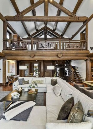 تلفزيون، مدفأة، ستيريو