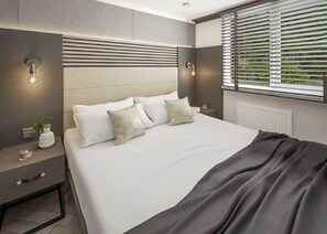 Unclassified image, 3 of 8, button - Luxury Pod 2 Bed Spa (Clarach)