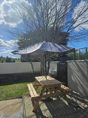 Outdoor dining - Gateway to Connemara (Oughterard)