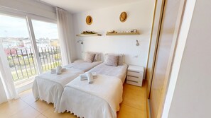 2 chambres, fer et planche à repasser, Wi-Fi gratuit, draps fournis