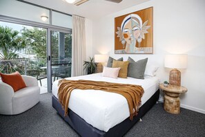 3 bedrooms, desk, iron/ironing board, travel cot