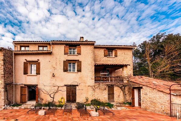 Exterior - Le Pijouret - Appt avec piscine privée (Brignoles)