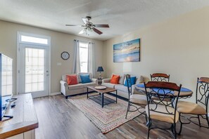 Smart TV - 1 Block From The Beach (Gulfport)