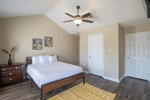 3 bedrooms, iron/ironing board, free WiFi, bed sheets