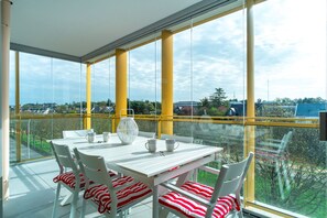 Outdoor dining - Les Flots de la Marle - Avec parking couvert (Vannes)