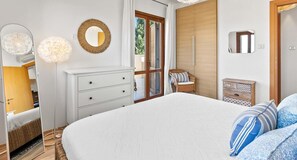 1 habitación, tabla de planchar con plancha, wifi gratis y ropa de cama