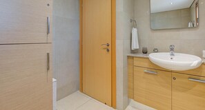 Hair dryer, towels - Apartment BJ12 - Sophia (Kouklia)