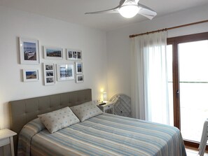 2 Schlafzimmer, Bügeleisen/Bügelbrett