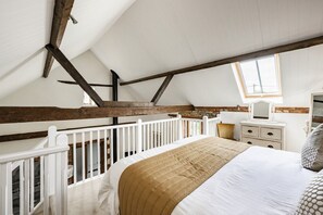 2 bedrooms, iron/ironing board, free WiFi