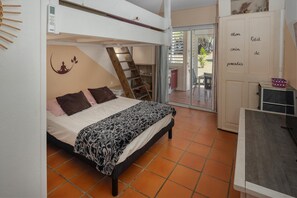 Iron/ironing board, free WiFi, bed sheets