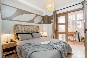 2 bedrooms, iron/ironing board, WiFi, bed sheets