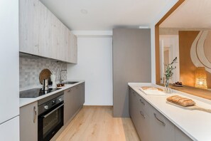 Fridge, microwave, oven, stovetop