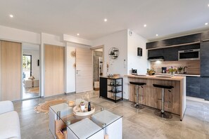 Fridge, microwave, oven, dishwasher