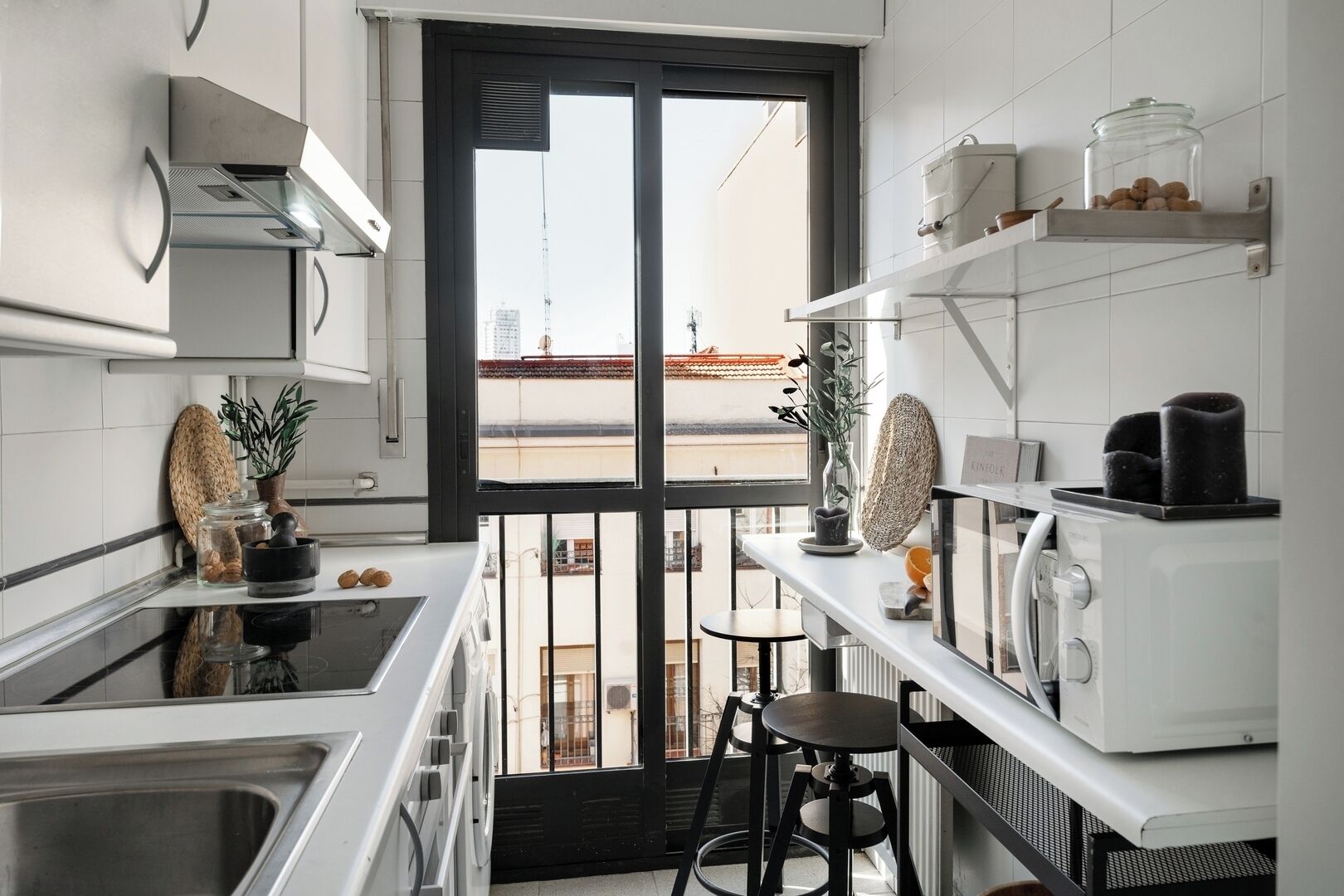 ثلاجة، ميكروويف، فرن، موقد طهي مسطح