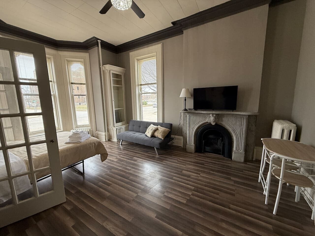 1 habitación, tabla de planchar con plancha, wifi y ropa de cama 