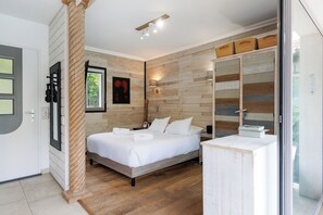 3 chambres, fer et planche à repasser, Wi-Fi, draps fournis