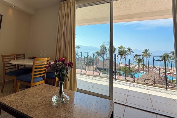 Dining - Ocean view, beach access and amenities! (Puerto Vallarta)