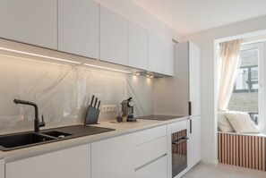 Fridge, oven, dishwasher, cookware/dishes/utensils - Dune Floor, family friendly at a top location (Knokke-Heist)