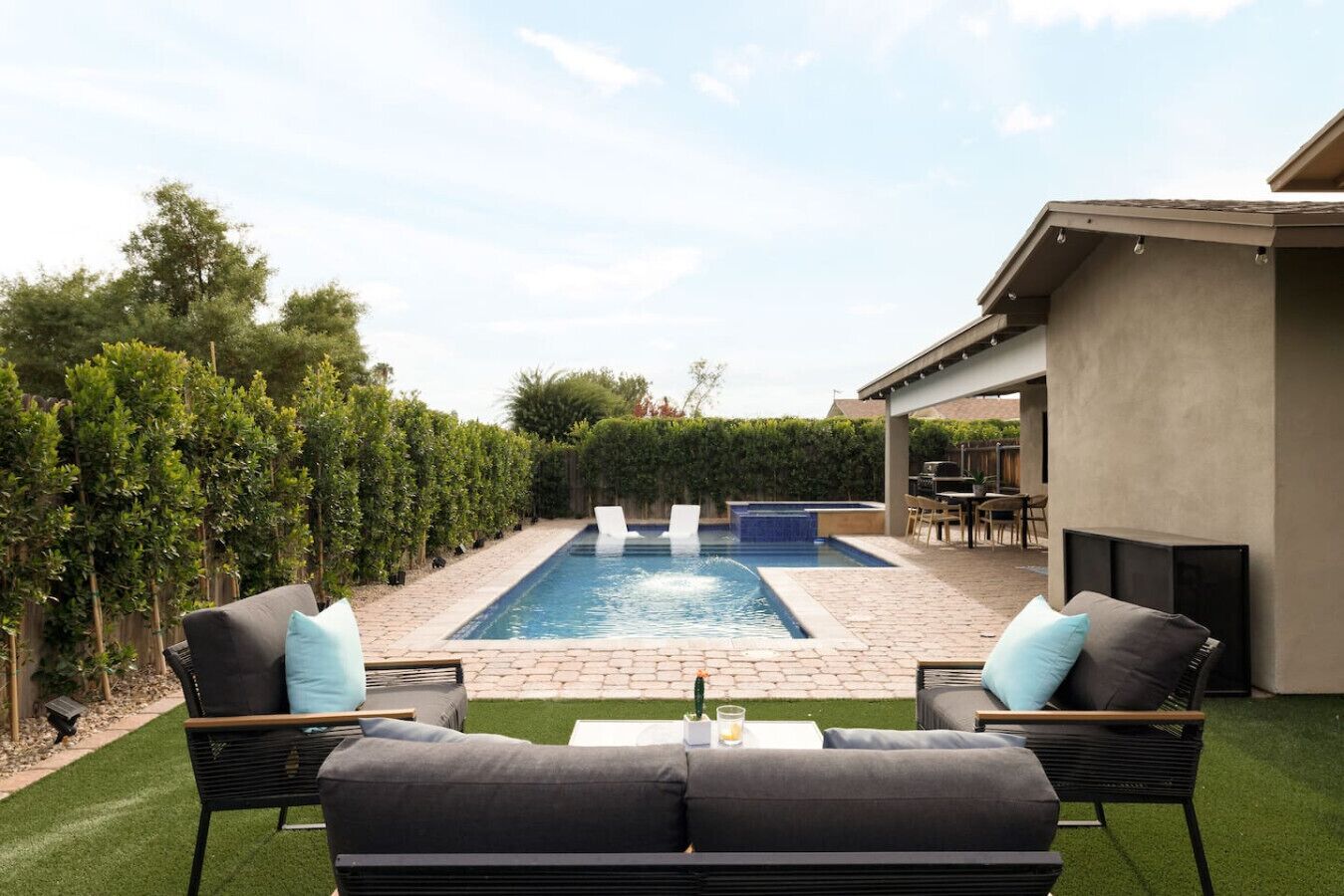 室外游泳池，恒温泳池