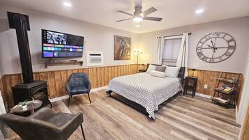 1 bedroom, desk, iron/ironing board, free WiFi