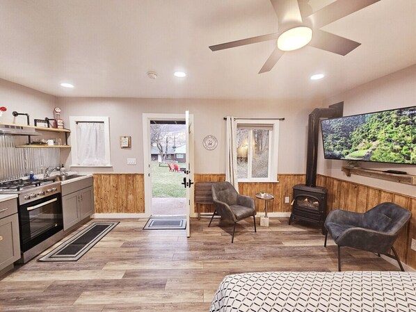 1 quarto, escrivaninha, ferros/tábuas de passar roupa, Wi-Fi de cortesia