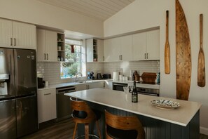 Fridge, microwave, oven, stovetop - The Boat House Retreat Squeaking Point (Squeaking Point)