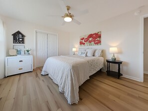 3 bedrooms, desk, iron/ironing board, travel cot