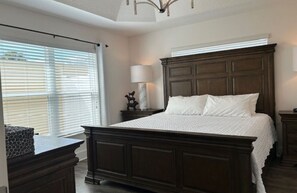 3 室のベッドルーム、デスク、アイロン / アイロン台、WiFi (無料)