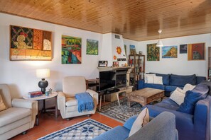 Télévision, cheminée