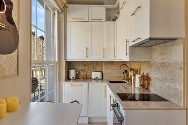 Fridge, microwave, oven, stovetop