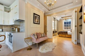 Interior - Apartment in Marylebone with Jacuzzi Bath (London)