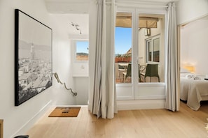 2 bedrooms, iron/ironing board, Internet