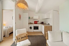 2 chambres, bureau, fer et planche à repasser, accès au Wi-Fi (inclus)