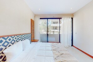 2 bedrooms, Internet, bed sheets - Modern tropical apartment with balconies, efficient kitchen, and pool access (Tulum)