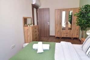 2 bedrooms, iron/ironing board, free WiFi, bed sheets