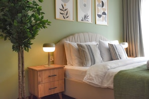 2 عدّة غرف نوم ومكواة/لوح كي وواي فاي مجانًا وملاءات أسرّة