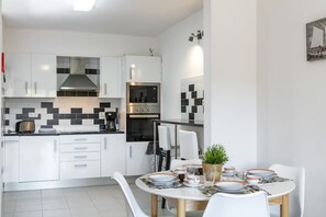 Fridge, microwave, oven, stovetop - Casa Colina Sol 611 - Seaview apartment (Carvoeiro)