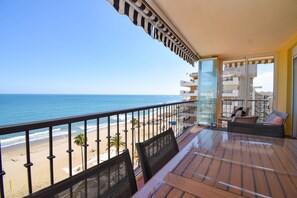Property grounds - Ref: 268 Stunning apartment on the beach front in Fuengirola with pool and parking (Fuengirola)