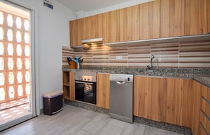 Kühlschrank, Mikrowelle, Ofen, Geschirrspüler