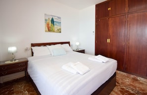 3 habitaciones, tabla de planchar con plancha y wifi gratis