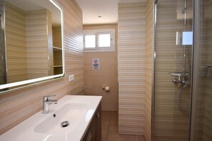Shower, hair dryer, towels - Ref: 268 Stunning apartment on the beach front in Fuengirola with pool and parking (Fuengirola)