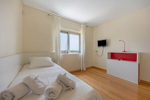 3 habitaciones, tabla de planchar con plancha y wifi gratis 