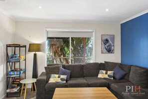 TV, fireplace, DVD player, books