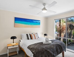 3 bedrooms, desk, iron/ironing board, WiFi