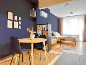 Dining - Work, Stream, Relax - Fast Wi-Fi, AC, Balcony (Sofia)