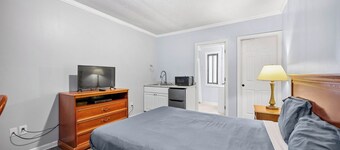 Cozy 1BR Retreat in Brownstown – Relax and Unwind!