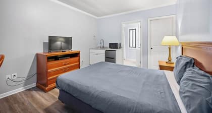 Cozy 1BR Retreat in Brownstown – Relax and Unwind!