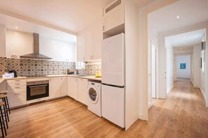 冰箱、微波炉、烤箱、炉灶