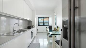 KylskÄp, mikrovÄgsugn, ugn och spishÀll