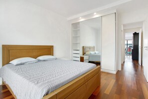 A bedroom with a wooden bed, a wardrobe, and a mirror. - Apartment 'Macedo' with Sea View, Balcony and Wi-Fi (funchal)